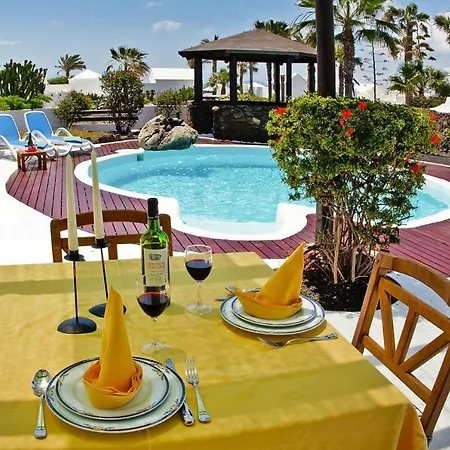 Holiday Villas Kamezi Playa Blanca Ace03034 Oyf Сasa de vacaciones *